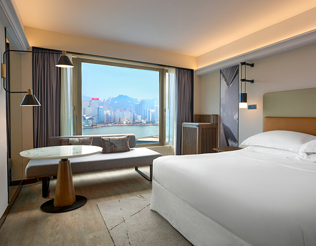 入住香港喜來登酒店的海景客房<br>欣賞醉人的維多利亞港<br>
並享用二人海鮮自助晚餐