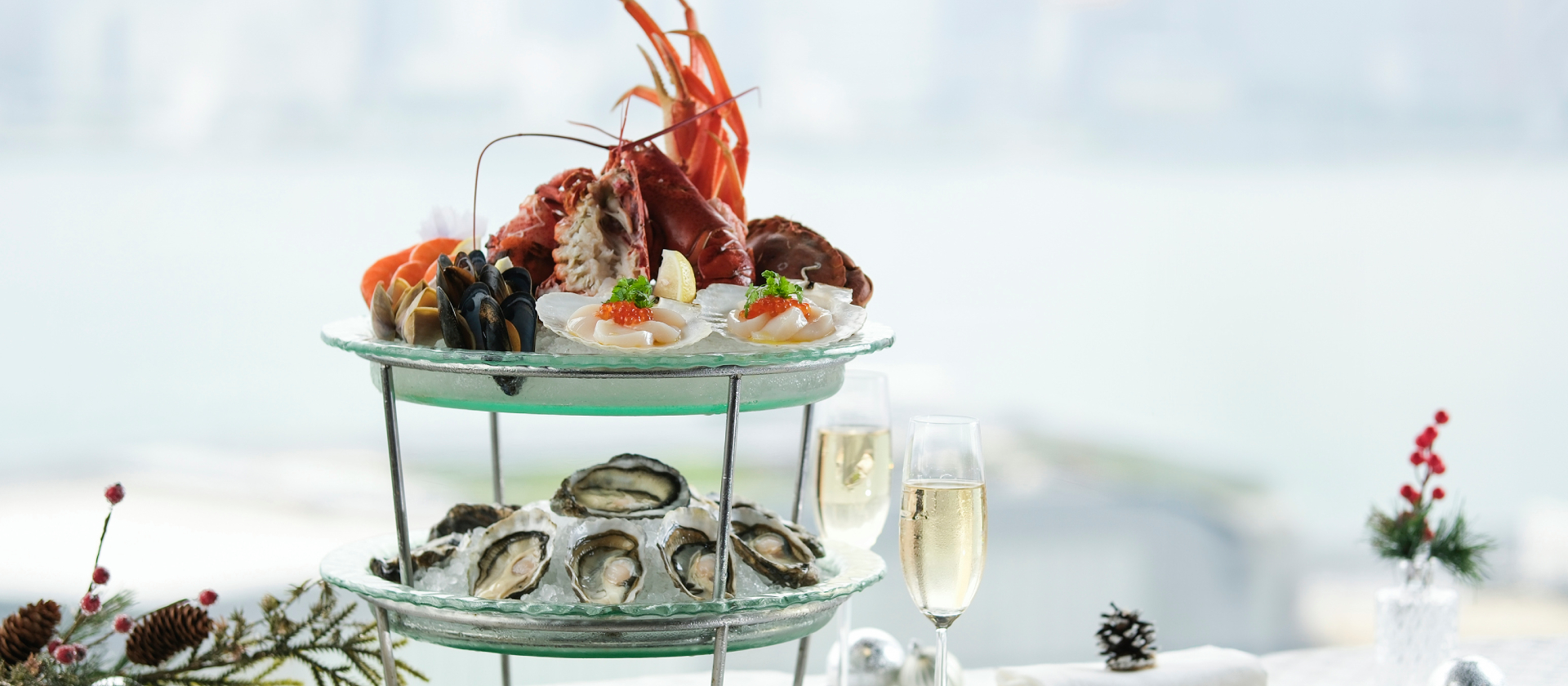 Oyster & Wine Bar<br>
Seafood Sunday Brunch with a View <br>